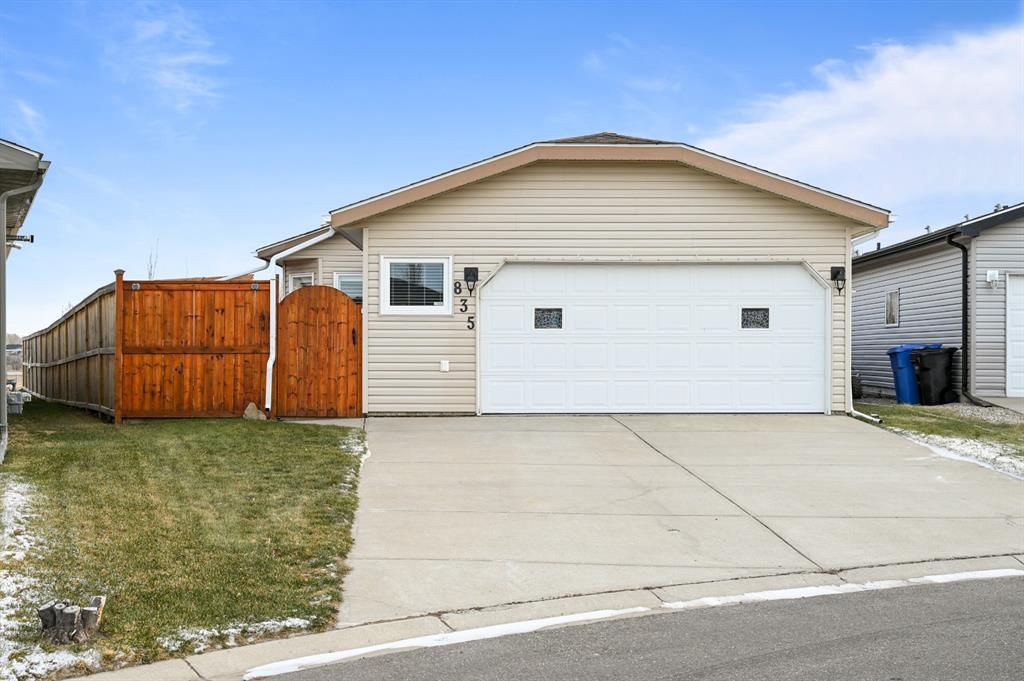 Sold -  835 Beckner CRESCENT in Carstairs